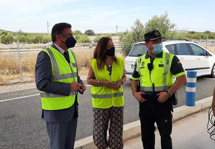 La subdelegada pide responsabilidad y recuerda que beber alcohol o tomar drogas son conductas incompatibles con ponerse al volante