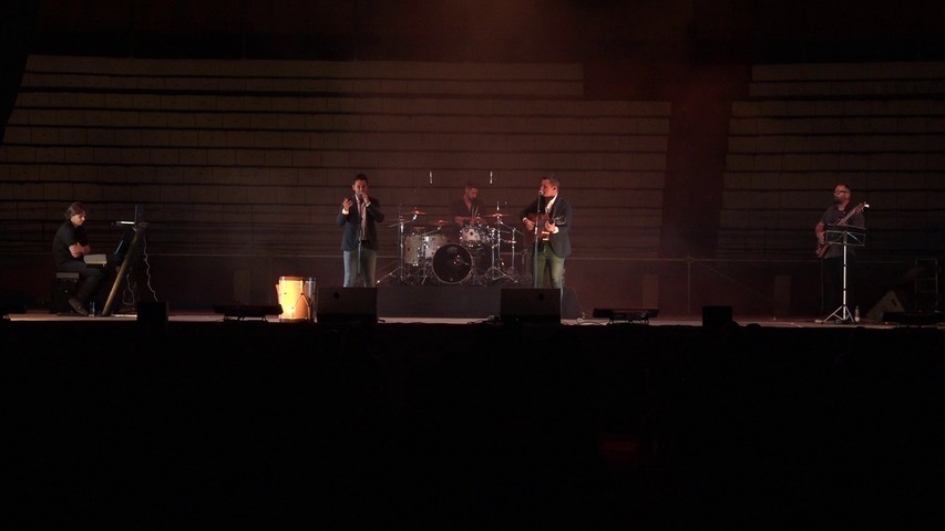 Noches en la Plaza concluye en Baeza con el concierto de los hermanos Ortigosa