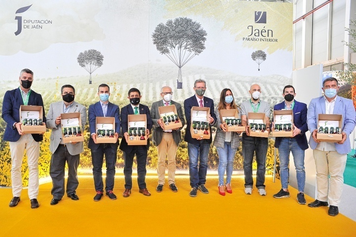 Diputación presenta una nueva caja para facilitar la cata de los aceites “Jaén Selección” en acciones promocionales