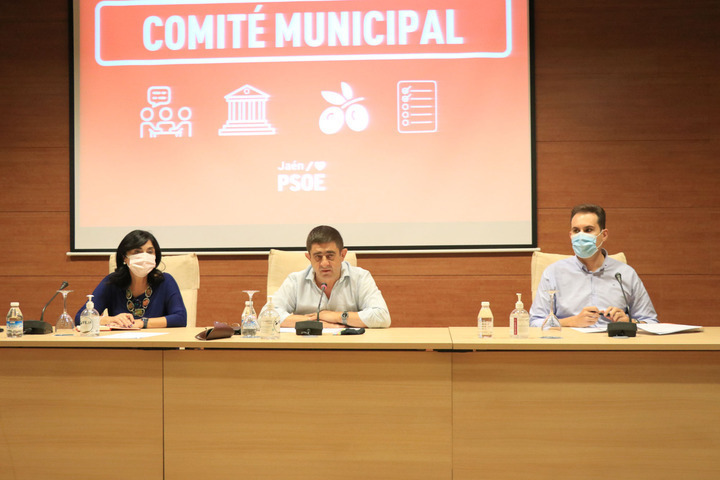 Reyes exige a Moreno Bonilla que resuelva el problema del transporte escolar en la provincia de Jaén