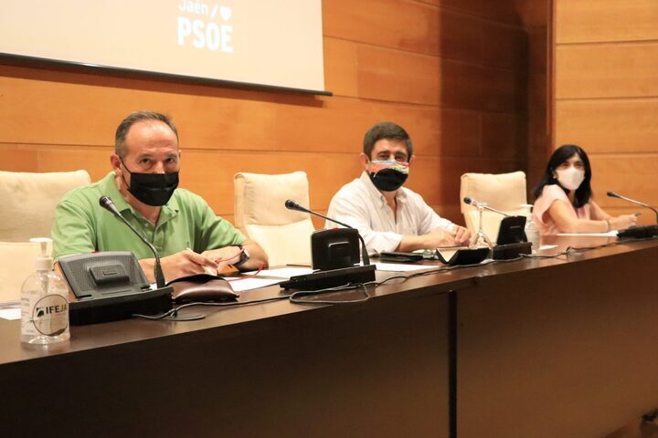 Reyes lamenta que los ayuntamientos jiennenses tengan que destinar más de 16 millones de euros en la desinfección de sus centros educativos: “Es una total irresponsabilidad de la Junta”
