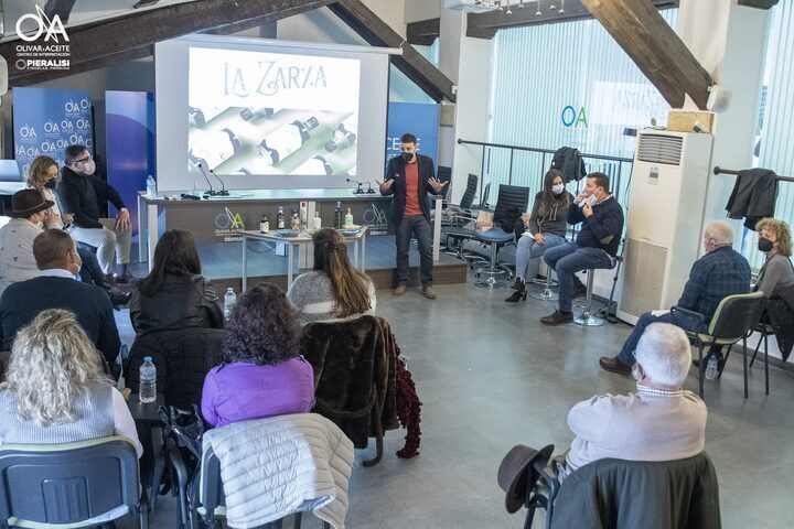 Éxito de participación en la segunda edición de la jornada de cata de aceites y maridaje del Centro «Olivar y Aceite» de Úbeda