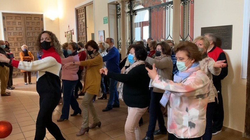 Comienza la Navidad en el Centro de día de personas mayores Vela de Almazán de Baeza