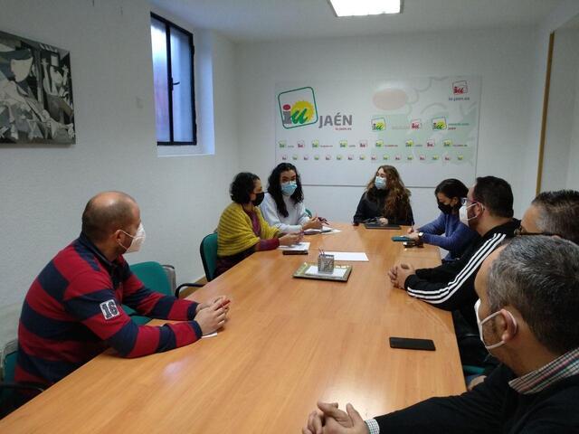Unidas Podemos Jaén pide que Atento paralice el ERE de 150 empleados 2 Foto 220113 UnidasPodemosJaénReuniónAtento
