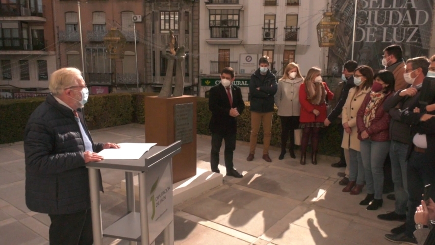 Diputación homenajea a los colectivos esenciales durante la pandemia con una escultura en la lonja del Palacio Provincial