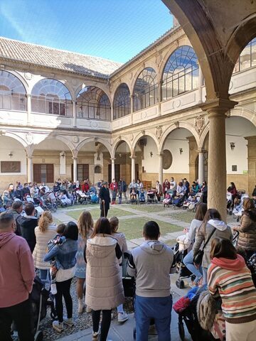 Cerca de 90 escolares de la Escuela Infantil “Leocadio Marín” de Baeza conocen la vida y obra del poeta Antonio Machado. 1 03063a04 a397 42e1 ab3f 6eec2a3e489d.jfif