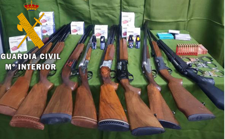 La Guardia Civil localiza varias armas de fuego en la inspección a un local de Úbeda