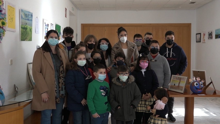 El Centro ‘Carmen de Burgos’ de Baeza acoge la exposición colectiva del alumnado de clases de refuerzo de Rosel Fabrellas