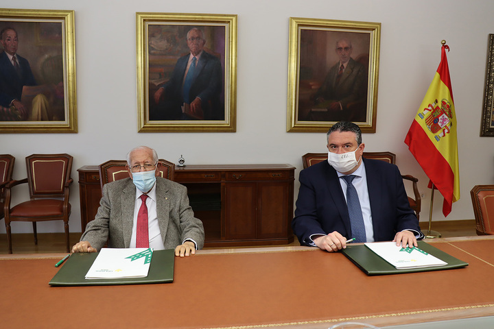 Caja Rural renueva su apoyo a las empresas de la provincia con la firma de nuevo convenio con la CEJ