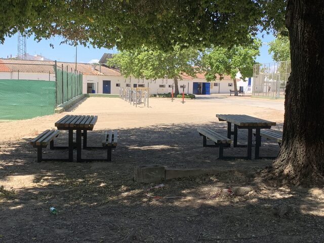 Baeza dispone de una nueva zona de recreo y merendero junto a las pistas de tenis del Patronato de Deportes