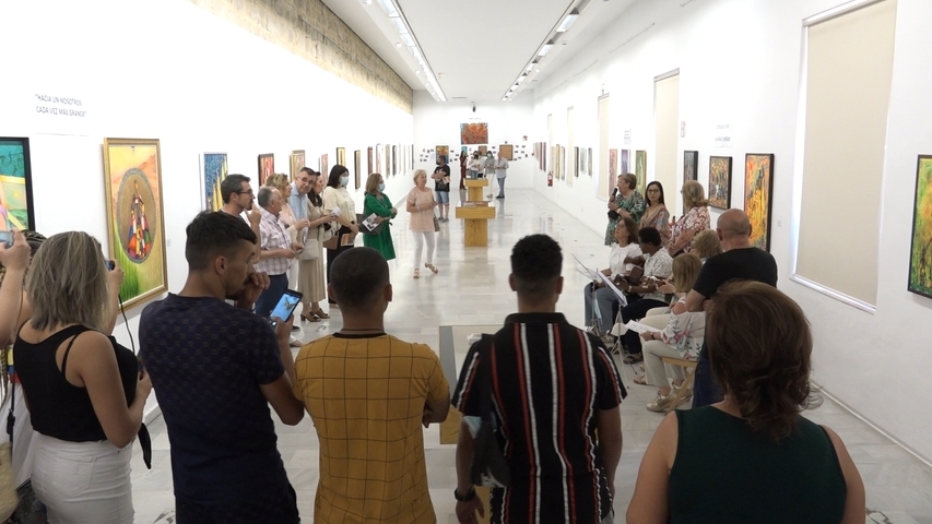 Cáritas lleva a Baeza la muestra de Liliana Coronado «Construir un futuro con migrantes y refugiados