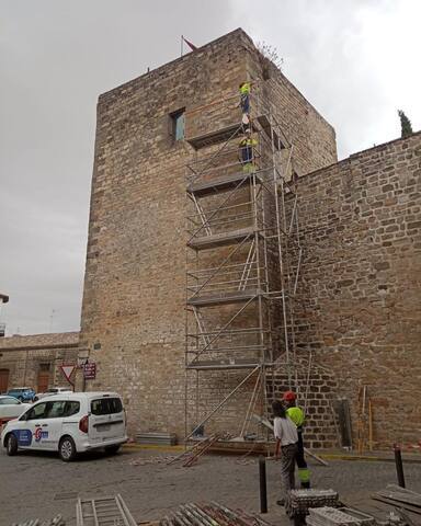 Intervención de emergencia en el Torreón de la Puerta de Úbeda