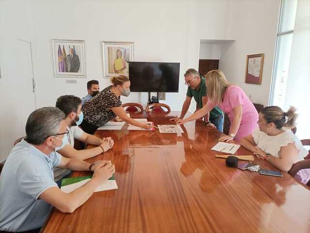 La alcaldesa mantiene una reunión de trabajo para la creación de la Estación Depuradora de Aguas Residuales (EDAR) en el Puente del Obispo