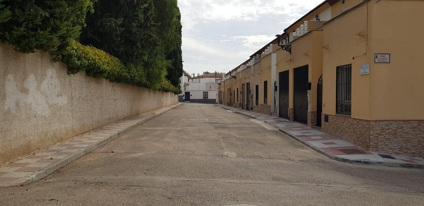 Finalizada la obra de construcción del acerado en la calle Encina de Torreperogil