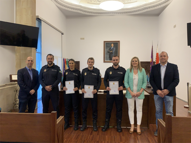 Tres nuevos agentes se incorporan a la plantilla de la Policía Local en Baeza 2 14 Tres nuevos agentes se incorporan a la plantilla de la Policía Local en Baeza