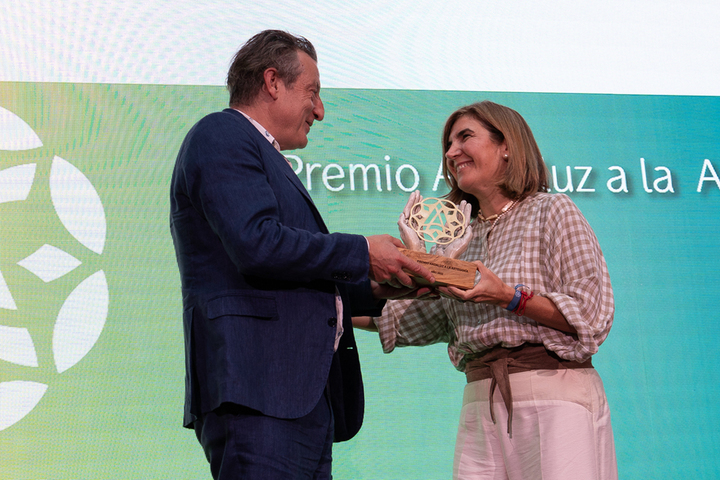 Paco Luis Martos recibe el Premio a la Artesanía de Andalucía en Sevilla