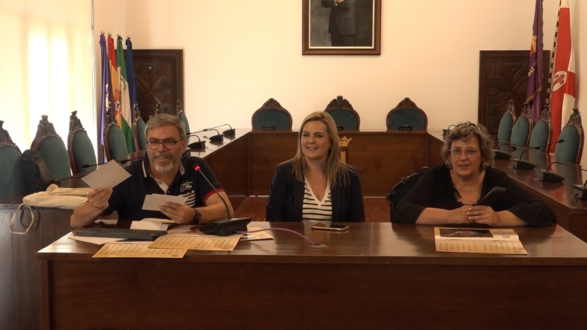 La asociación de autismo de Jaén «Juan Martos» presenta en Baeza su nuevo calendario solidario