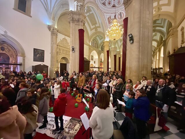 El amor de la Sagrada Familia de Nazaret reúne a las familias baezanas