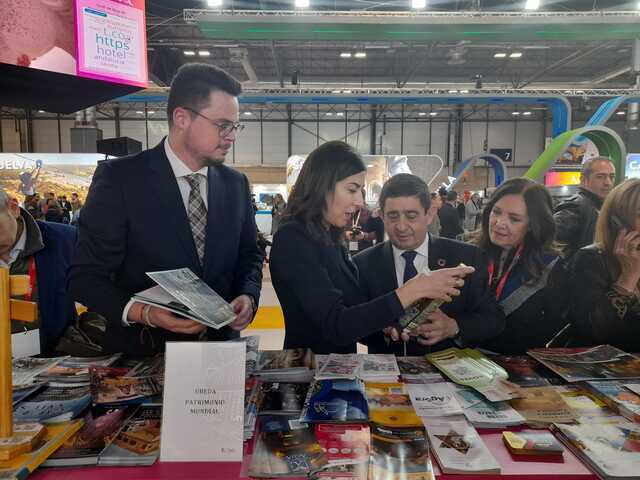 La secretaria de Estado de Turismo visita el estand de la provincia de Jaén en Fitur 2023