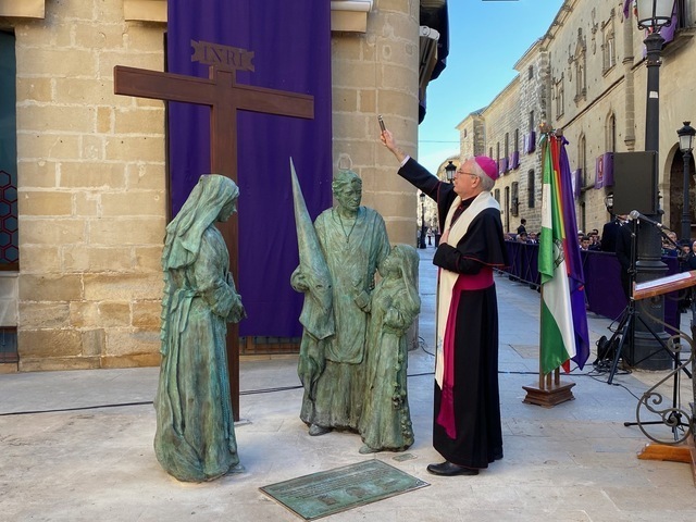 Baeza rinde homenaje a su Semana Santa inaugurando un monumento que representa todas sus peculiaridades 2
