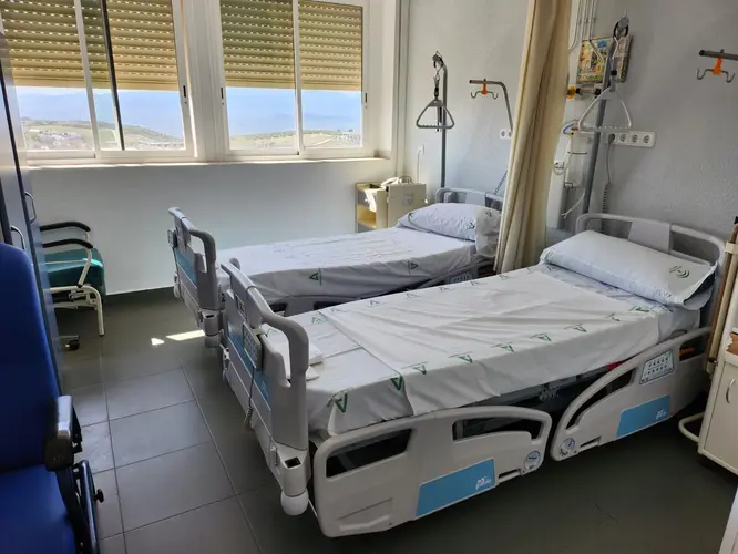 El Hospital San Juan de la Cruz renueva las camas de hospitalización y cunas de lactantes