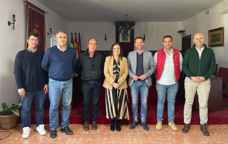 La subdelegada subraya que Torreperogil contara con 355 nuevas hectareas de olivar de regadio y pone en valor el trabajo de la CHG
