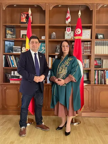 Reyes se reúne con la embajadora de Túnez para coordinar la presencia de este país como invitado en Expoliva 2023