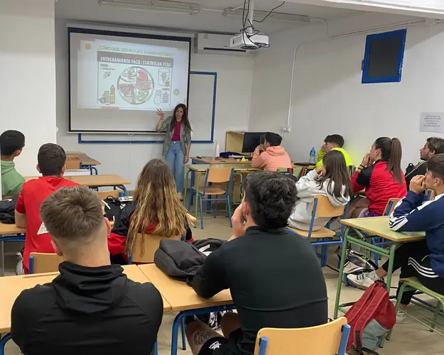Continuan los talleres para jovenes sobre alimentacion saludable en Ubeda jpg