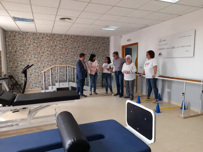 Reyes felicita a la Asociación Jiennense de Esclerosis Múltiple por su nueva sede y la mejora de los servicios que presta