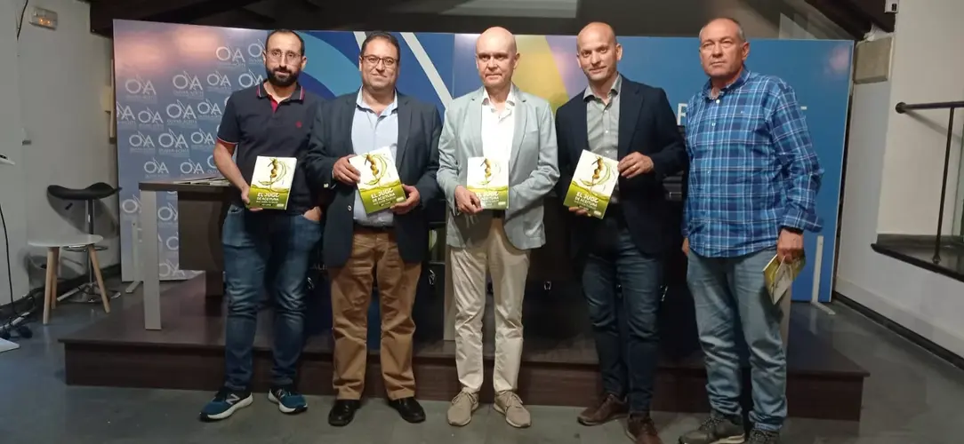 Presentado el libro «El jugo de la aceituna que cuida tu salud» en el Centro Olivar y Aceite