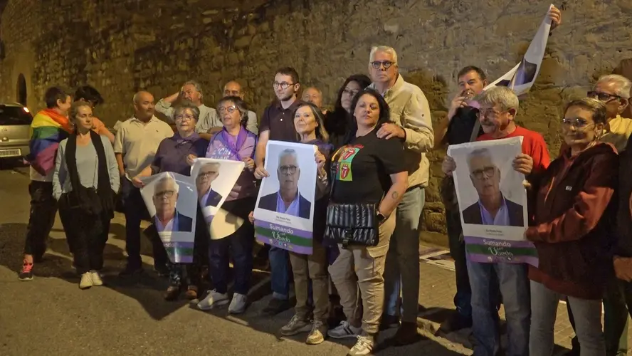 Sumando con Úbeda empieza la campaña con la pegada de carteles en la Avenida de la Constitución