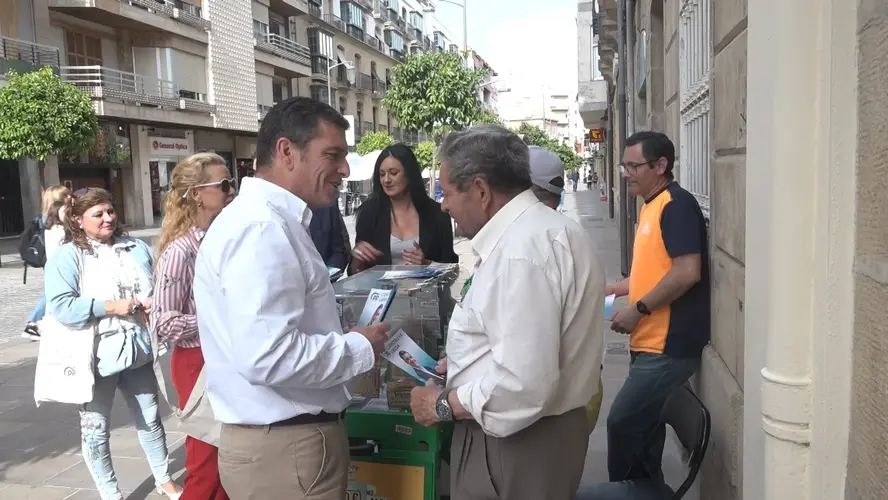 El candidato del PP de Úbeda anuncia una bajada de la presión fiscal como "prioridad absoluta" en su programa electoral 2 pp reparto electoral bajada presion fiscal tomas fuentes 2.19.1 jpg