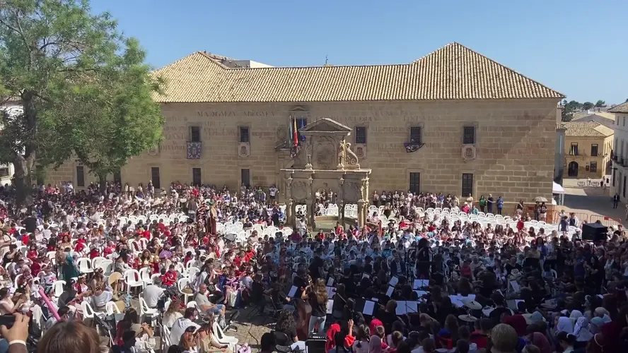 Concierto participativo de la Joven Orquesta «In Crescendo» y un coro de niños y niñas de los colegios de Baeza, en el marco del Baeza Fest