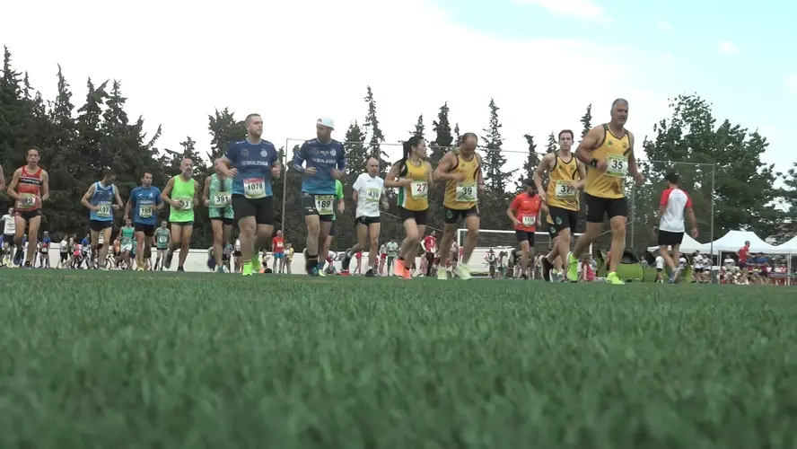 Cientos de atletas participan en la XII Carrera de Fondo Ciudad de Baeza y el XXXV Cross Urbano Andrés de Vandelvira