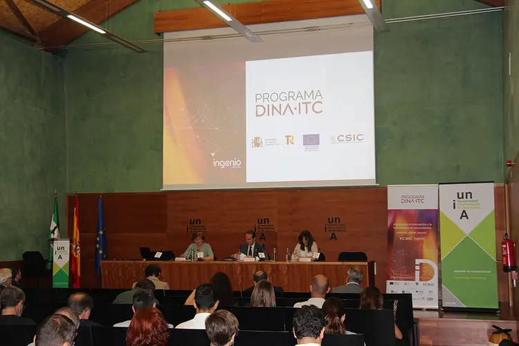 El rector de la UNIA inaugura la jornada sobre la organización de la investigación y la puesta en valor del conocimiento en las instituciones científicas