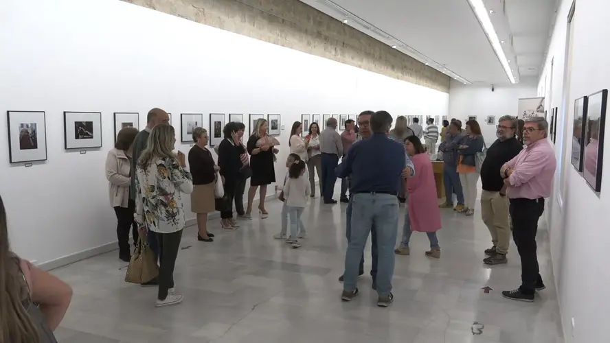 Inaugurada la muestra del 8º concurso de fotografía cofrade "Luisa Martínez Martínez" 2 Inaugurada la muestra del 8o concurso de fotografia cofrade Luisa Martinez Martinez 1.22.1 jpg