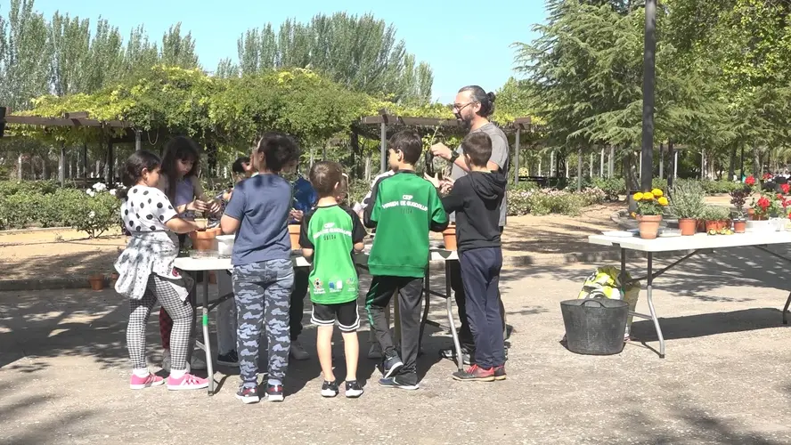 El alumnado de 3º y 4º de primaria de Úbeda celebra en el Parque Norte el Día del Medio Ambiente
