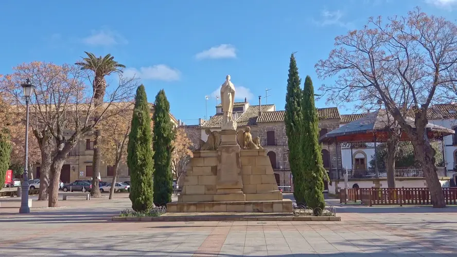 Las obras de la Plaza 1º de Mayo de Úbeda cambia el sentido del tráfico temporalmente