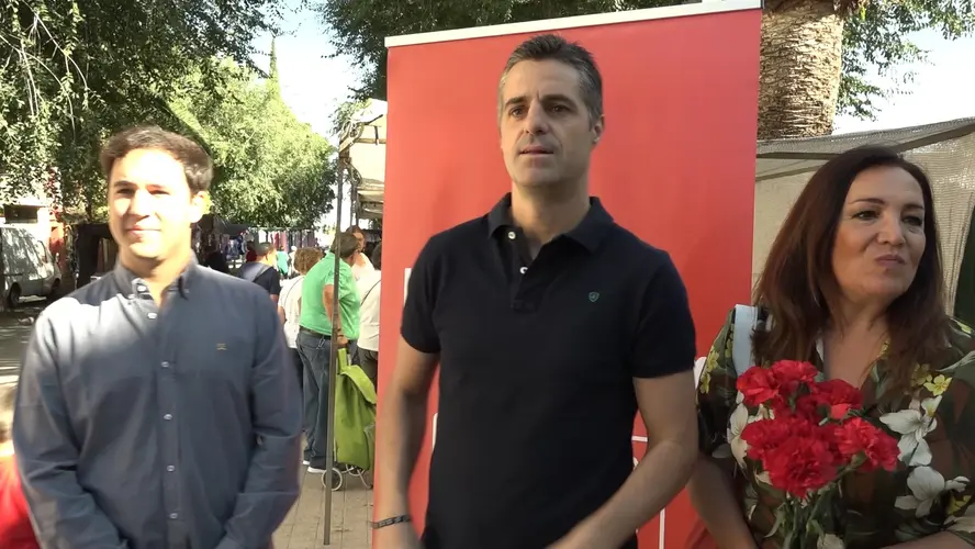 El PSOE hace campaña electoral para las elecciones del 23J en los mercadillos de Ibros y Baeza 2 REPARTO CAMPANA ELECTORAL IBROS 1.1.3 jpg