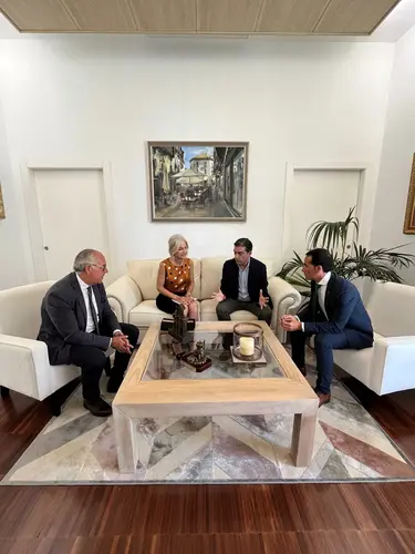 Patricia del Pozo visita el colegio de Infantil y Primaria Antonio Machado de Baeza