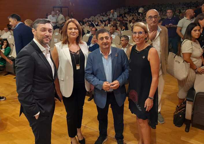 Reyes apela a derribar tópicos económicos y a conocer los referentes empresariales de la provincia de Jaén