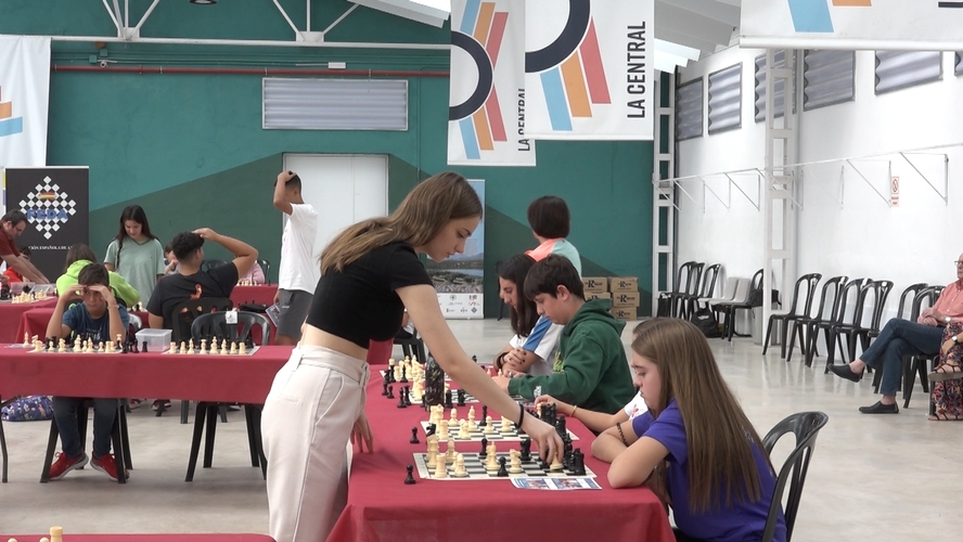 Alumnado de Úbeda participa en una exhibición simultanea de ajedrez con el equipo nacional femenino 2 exhibicion simultanea de ajedrez 1.136.1
