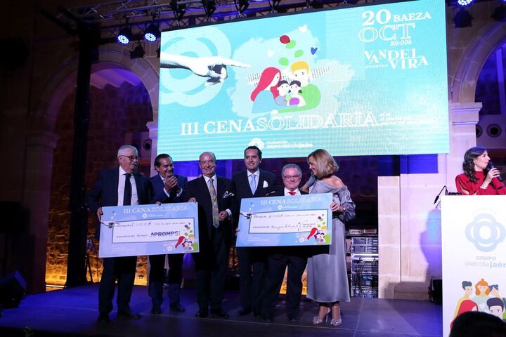 La Fundación Grupo Oleícola Jaén recauda 14.240 euros en su III cena solidaria en beneficio de APROMPSI y Mensajeros de la Paz 2 Entrega de cheques