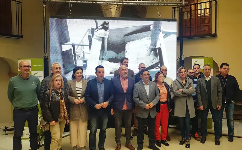 20231211 Balance 10 anos Degusta Jaen campana Navidad Foto de familia2 jpg
