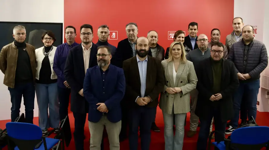 Alcaldes y portavoces socialistas denuncian la que la Junta les quite la mitad del espacio que hasta ahora tenian en FITUR jpg