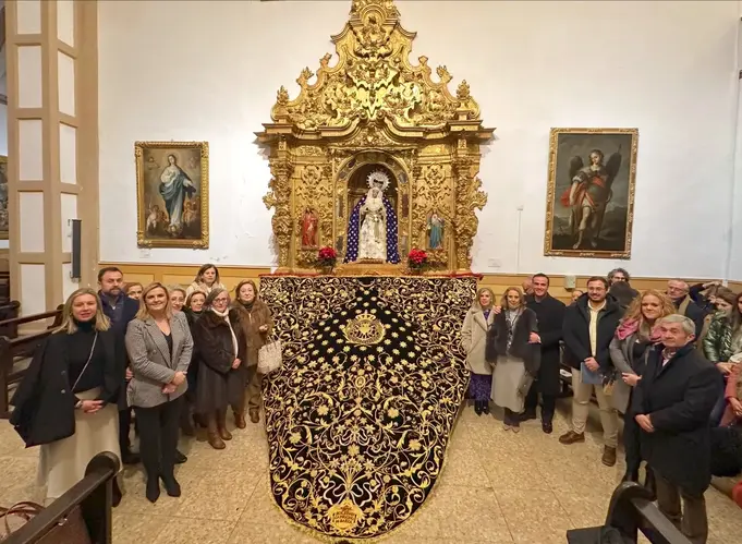 Nuevo manto procesional de la Virgen de la Soledad de Baeza