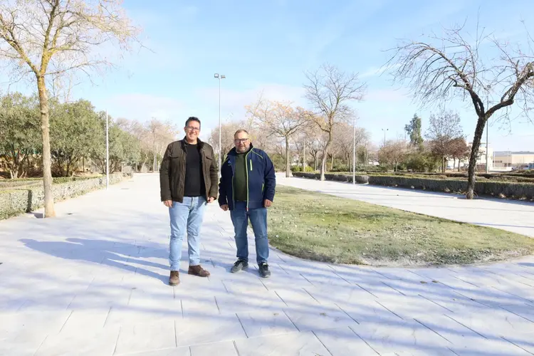 El área de mantenimiento de Úbeda trabaja en la renovación del Parque Miguel Moyar