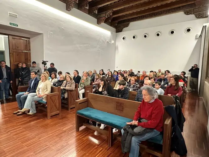 Paqui Rodriguez recorre seis ciudades machadianas con su nuevo libro 2 jpg