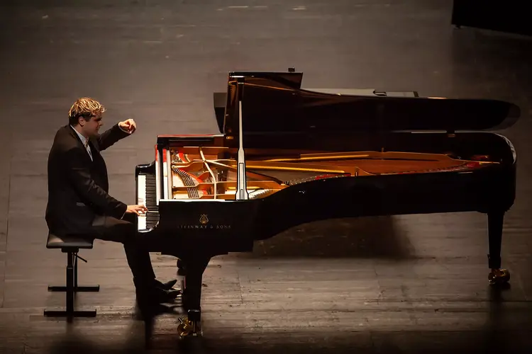 Seis pianistas de cinco nacionalidades se clasifican para la tercera prueba eliminatoria del 65º Premio Jaén de Piano 2 Seis pianistas de cinco nacionalidades se clasifican para la tercera prueba eliminatoria del 65o Premio Jaen de Piano jpg