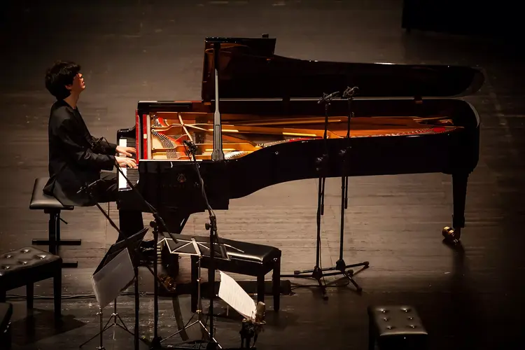 Deren Wang, de China; Jooyeon Ka, de Corea del Sur; y Roberto Rúmenov, de Bulgaria, finalistas del 65º Premio Jaén de Piano